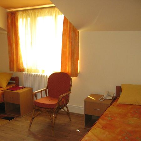 Hostel Oasis Belgrade Exterior photo