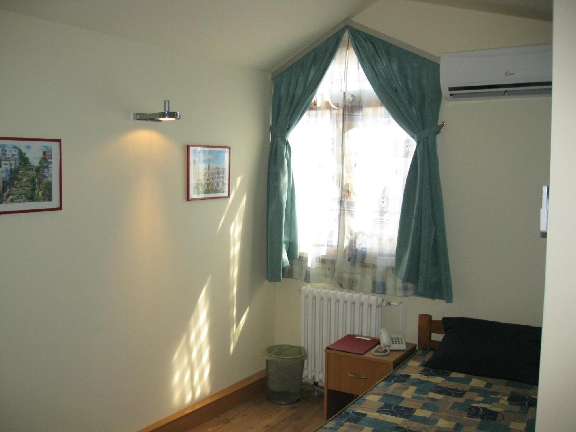 Hostel Oasis Belgrade Exterior photo