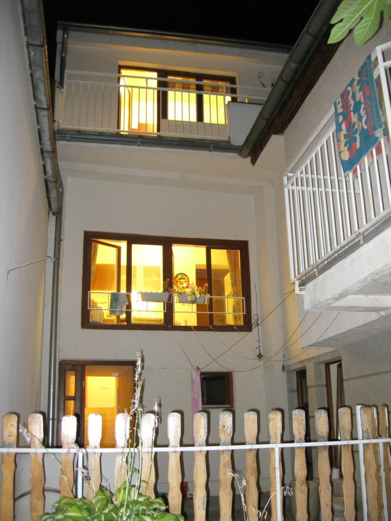 Hostel Oasis Belgrade Exterior photo